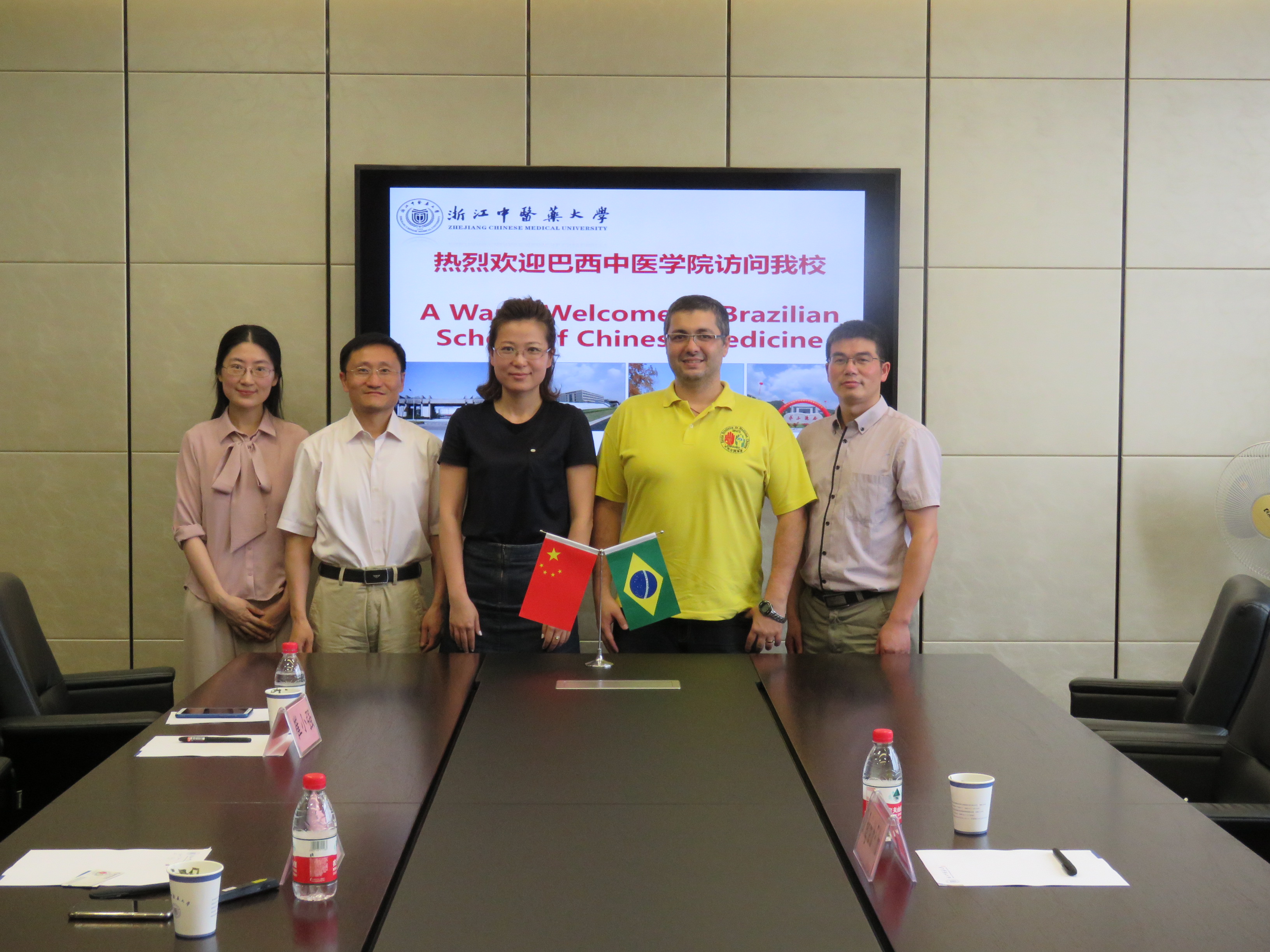 Reginaldo Filho visita a Universidade de Medicina Chinesa de Zhejiang 
