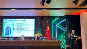 Faculdade EBRAMEC palestra sobre Medicina Chinesa no Brasil no Fórum Brasil-China de Economia Criativa 2023