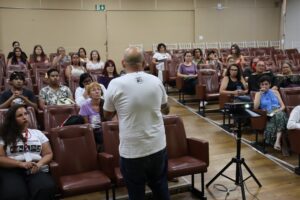 Faculdade EBRAMEC Realiza Mais de 600 Atendimentos Gratuitos no Mercado Místico 2025 e Leciona Palestra Sobre Medicina Chinesa