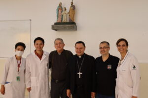 Visita Especial ao Projeto Caritas na Igreja São Pedro Apostolo, Mooca, conta com presença de Bispo Dom Cícero, Dr. Reginaldo Filho, Dr. Xie Dong Ming e Padre Jesus.